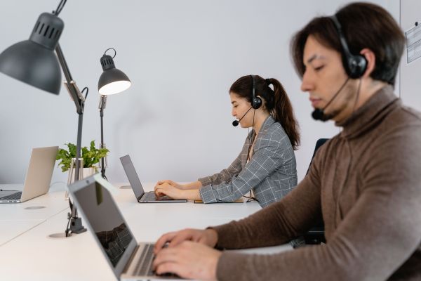 Transforming customer service in the uk it sector: essential ai strategies for success